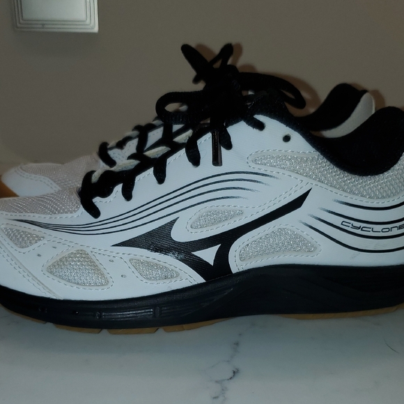 Mizuno Women's Volleyball Shoes - Picture 5 of 7